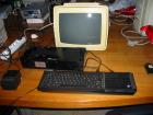 Un Sinclair QL accompagné d'un énorme disque dur